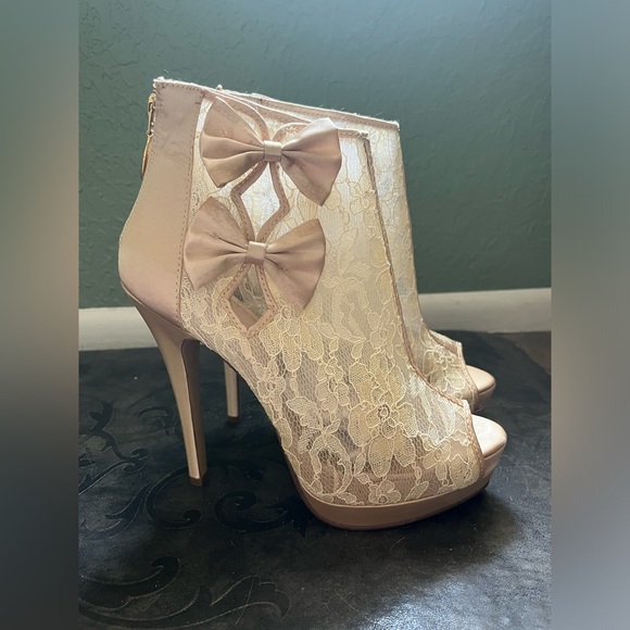 Heels - Picture 8 of 8